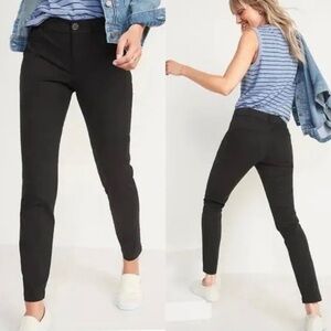 NWT Old Navy Mid Rise Skinny Everyday Khaki Pants in Black